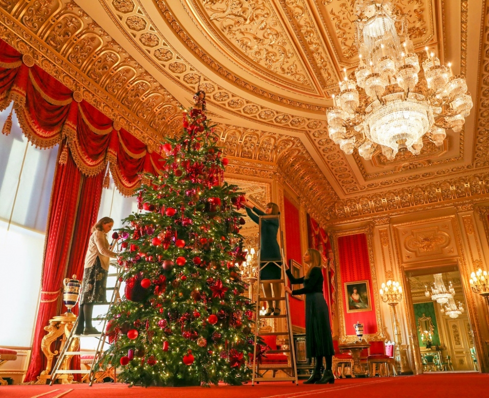 Cung điện Hoàng gia Anh đón Giáng sinh ra sao?