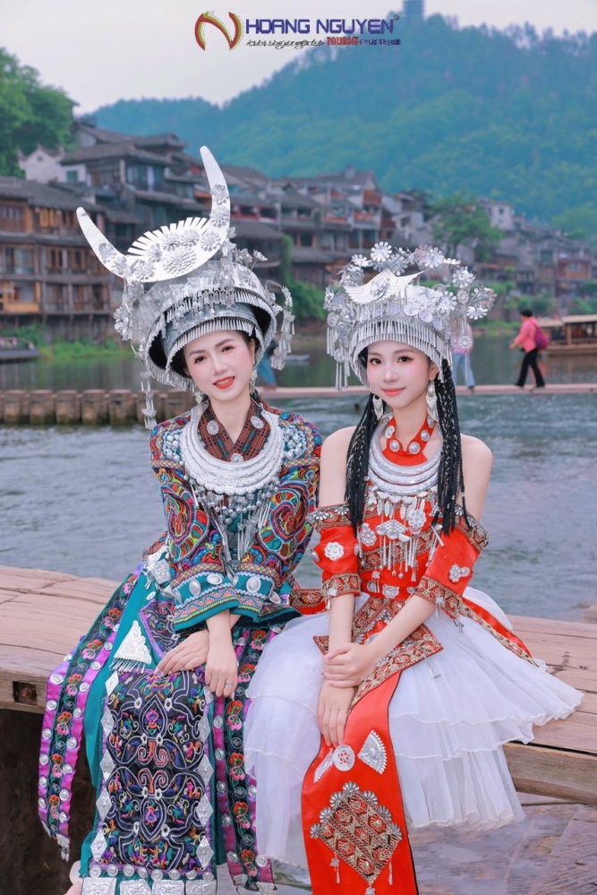 Ảnh đoàn du lịch Phượng Hoàng cổ trấn - Trương Gia Giới tháng 5/2025